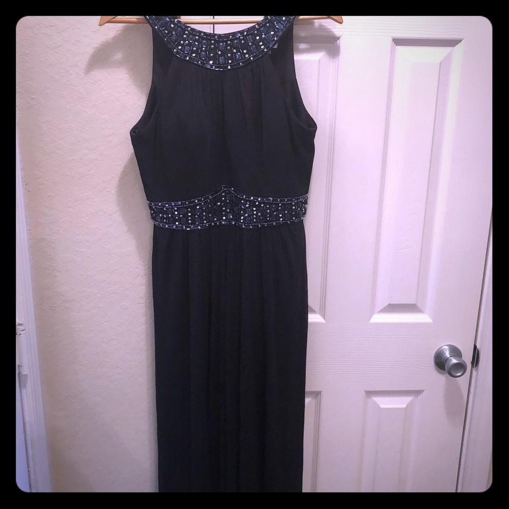 Elegant navy blue gown with sequins details